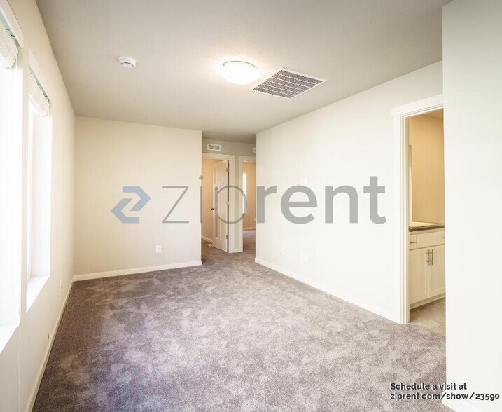 Building Photo - 4269 SE Sweetgum Ln