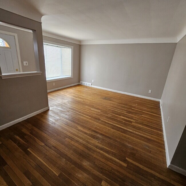 Building Photo - 3BR / 2BA Home in St. Clair Shores w/ Finished Basement, 3-Season Room & 2-Car Garage