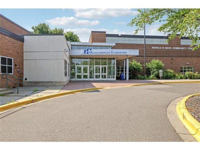 Building Photo - 5111 Colonial Dr