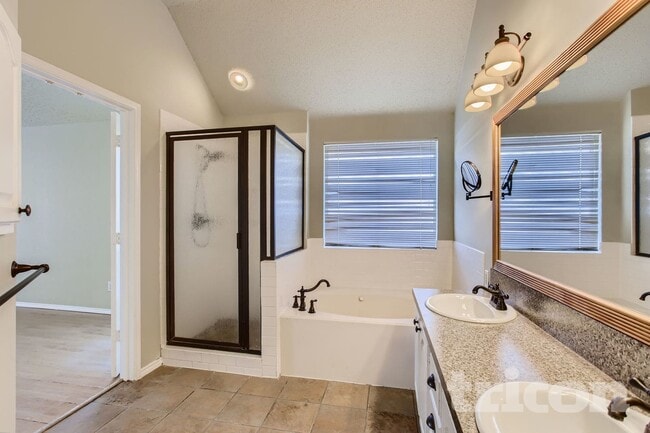 Building Photo - 612 W Andersonville Ln