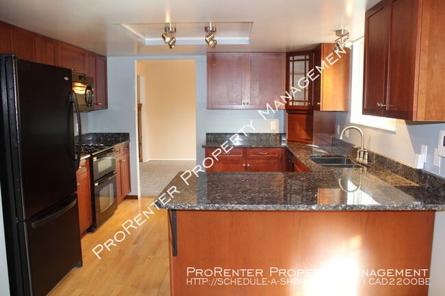 Building Photo - 1530 E Heather Cir