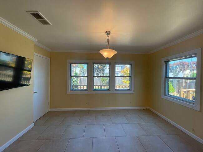 Building Photo - Beautiful San Bruno Home!