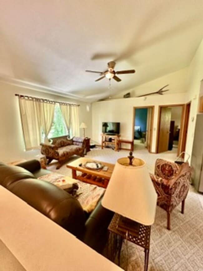 Building Photo - Breezy Point Home 3 bedroom, 2 bath, 2 car Garage