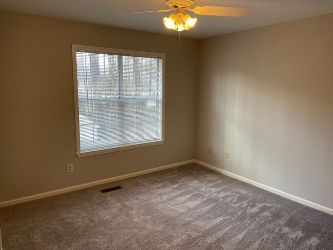 Building Photo - Spacious 3-Bedroom Townhome in Ballantyne Area