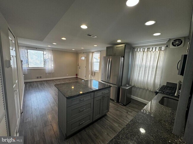 Building Photo - 5411 8th Pl S