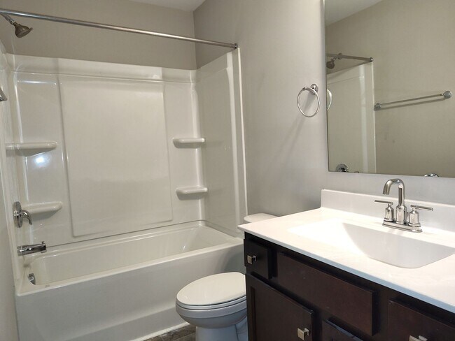 Building Photo - Beautiful home located in the Upper Riverpointe Community in Charlotte !