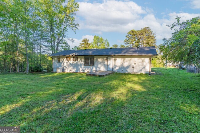 Building Photo - 2290 Pinetree Ln NE