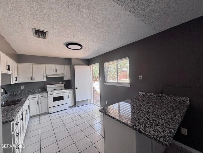 Building Photo - 11137 Pink Coral Dr