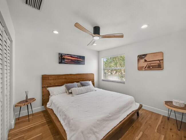 Building Photo - 6017 Newport Village Way