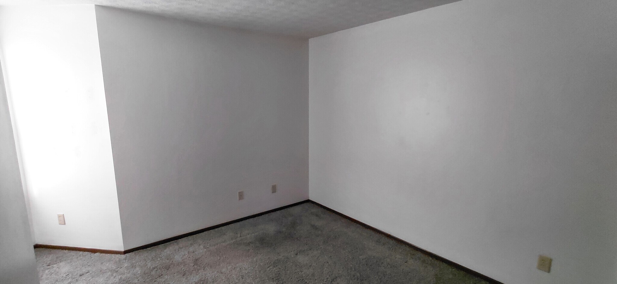 Building Photo - 2585-2587 Four Seasons Dr