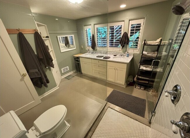 Building Photo - 4Bd/2.75Ba Seattle Home