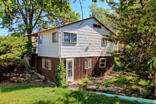 Building Photo - 2 Bed 1 Bath House