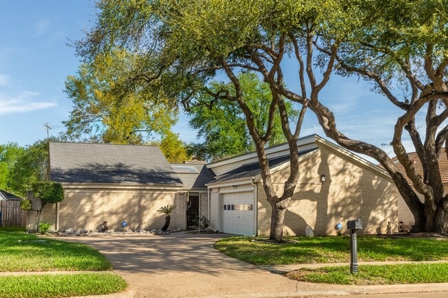 Building Photo - 6030 Gallant Forest Dr