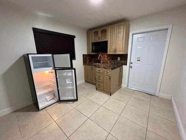 Building Photo - 6870 SW 5th Ct