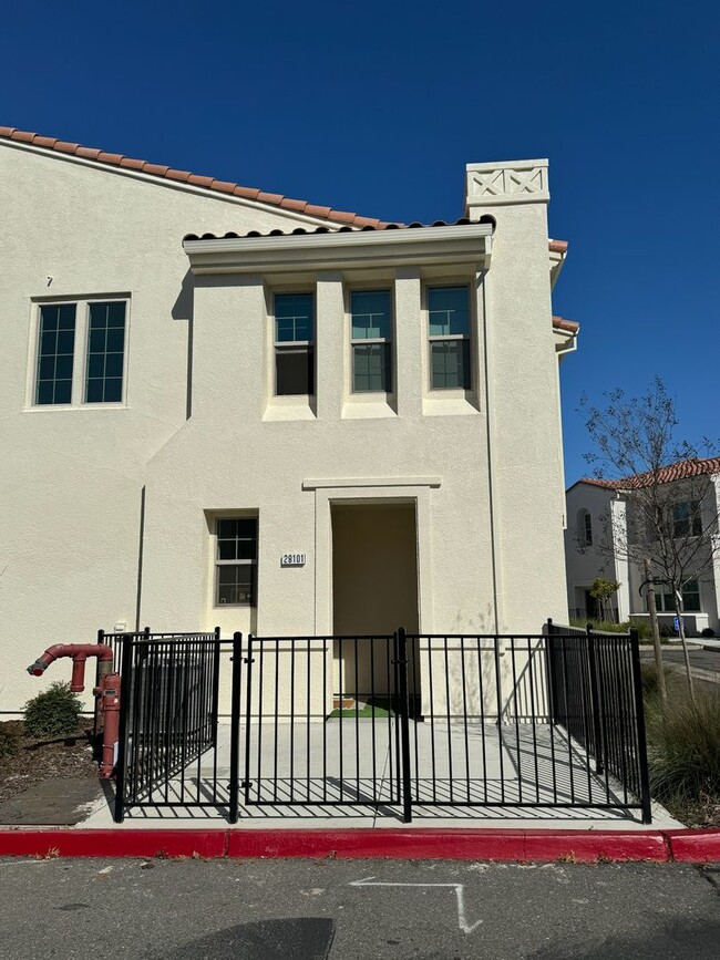 Building Photo - 5301 E Commerce Way