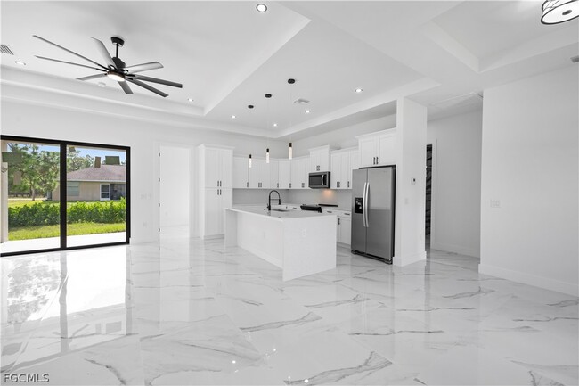 Building Photo - 719 Fullerton Ave S