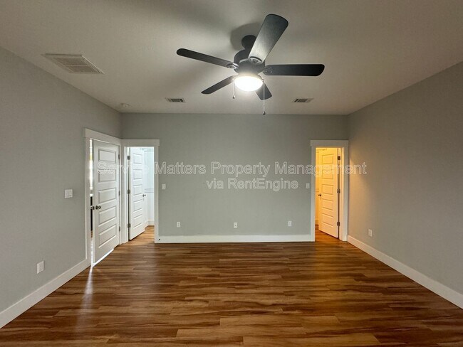 Building Photo - 1416 E Baars St