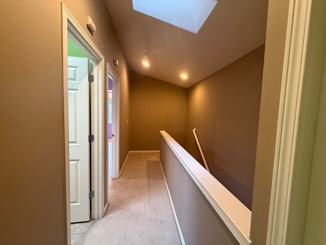 Building Photo - Greenlake Townhome