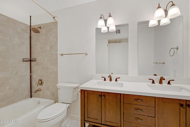 Building Photo - 1036 E Geneva Dr