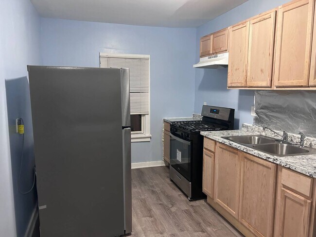 Building Photo - 112-114 Mark Ave