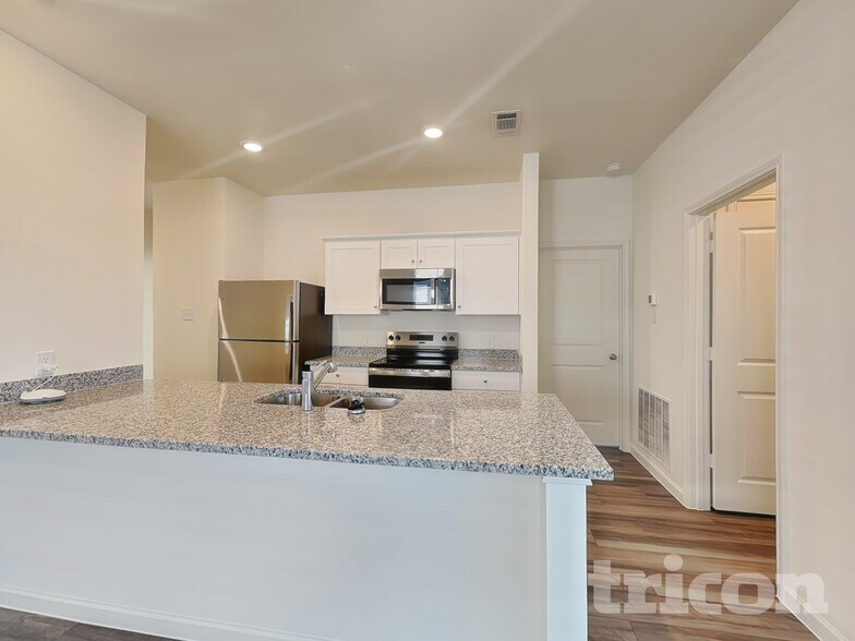 Building Photo - 12713 Big Rnch Rd