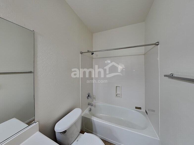 Building Photo - 15179 W Montecito Ave