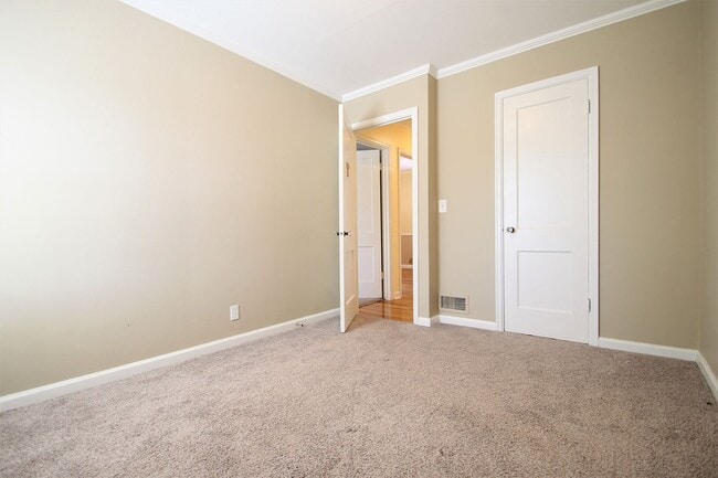 Building Photo - 3 Bedroom / 2 Bath Home! | Omaha, Ne