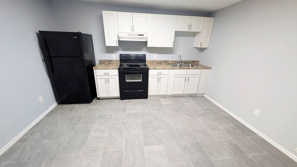 Building Photo - 1801 Cortez St