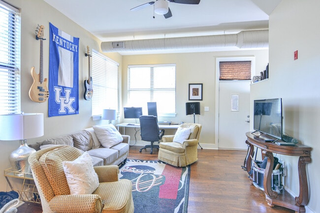 Building Photo - 650 S Mill St