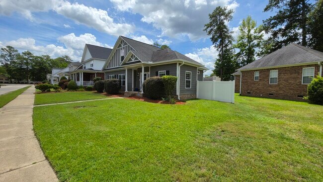 Building Photo - 3120 Mayflower Ln