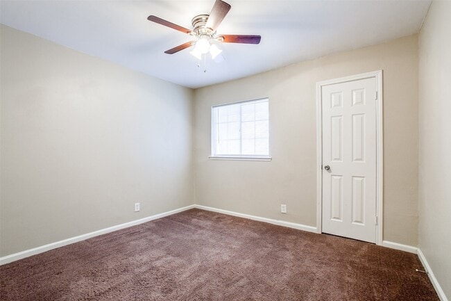 Building Photo - 811 Brentwood Ln