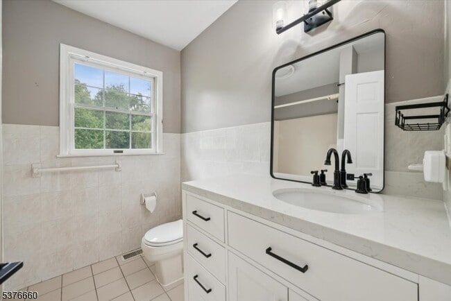 Building Photo - 119 Braidburn Rd