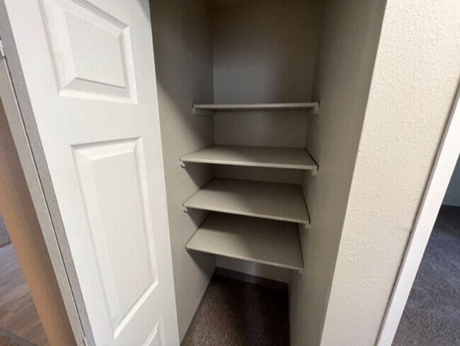 Building Photo - 2Bed DOWNTOWN!!