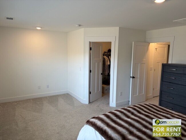 Building Photo - 3/2.5 Townhome in Excellent Greenville/Travelers Rest Location!