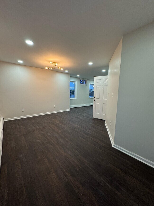Building Photo - 123 Avenue C
