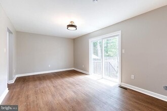 Building Photo - 1869 Robin Ct