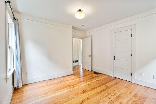 Building Photo - $300 off 1st month! Beautiful 2-bdrm/1-bat...