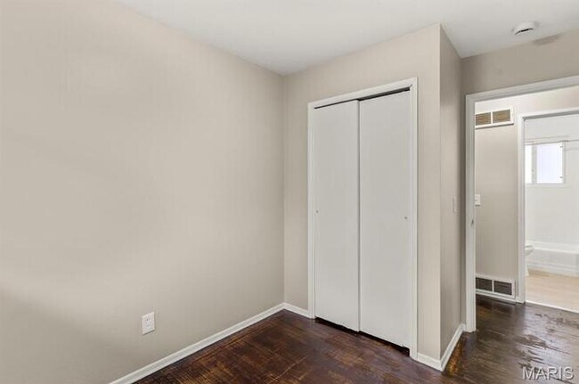 Building Photo - 1223 Reale Ave