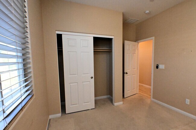 Building Photo - 340 Cadence Vista Dr