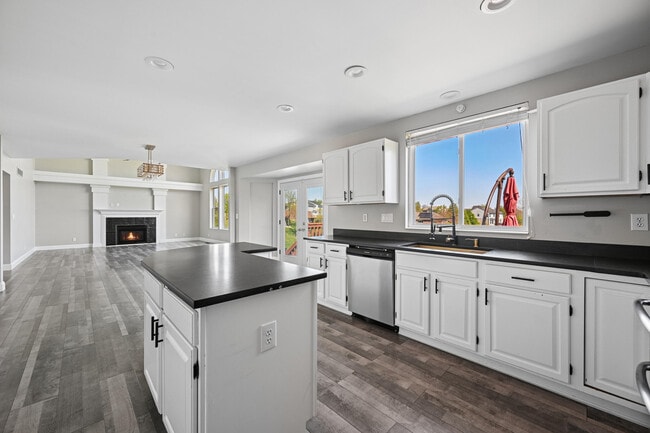 Building Photo - 3947 Buckhill Dr