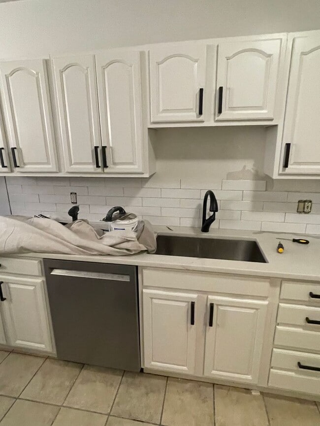 Building Photo - Beautiful 4 Bed in Fenway Available 9/1/26