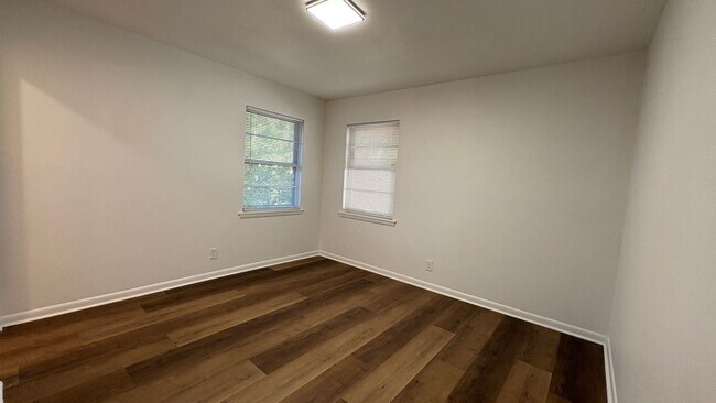 Building Photo - 14 Clement Dr