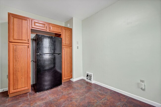 Building Photo - 7070 Winona Ave