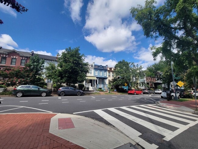Building Photo - 623 6th St NE