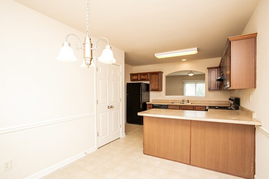 Building Photo - 2279 Baywood Tree Ln
