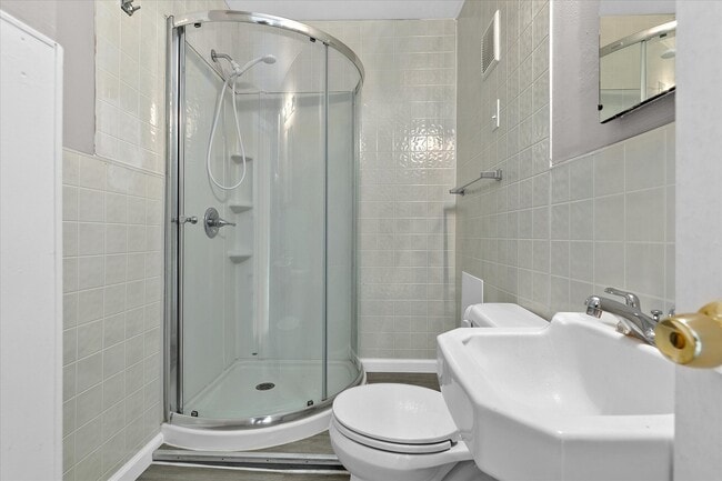 Building Photo - 1301 Pine St