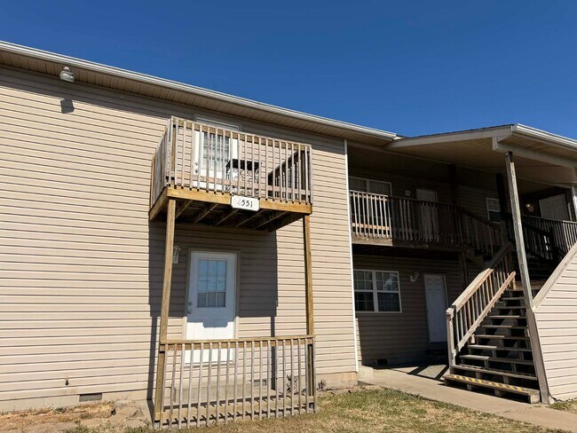 Building Photo - Nice 2 bedroom 1 bath apartment in Joplin, MO - Near MSSU! (Downstairs Unit )