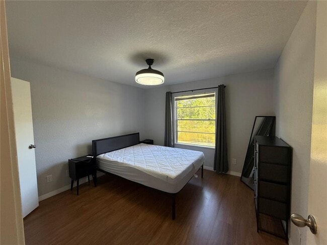 Building Photo - 1400 Gandy Blvd N