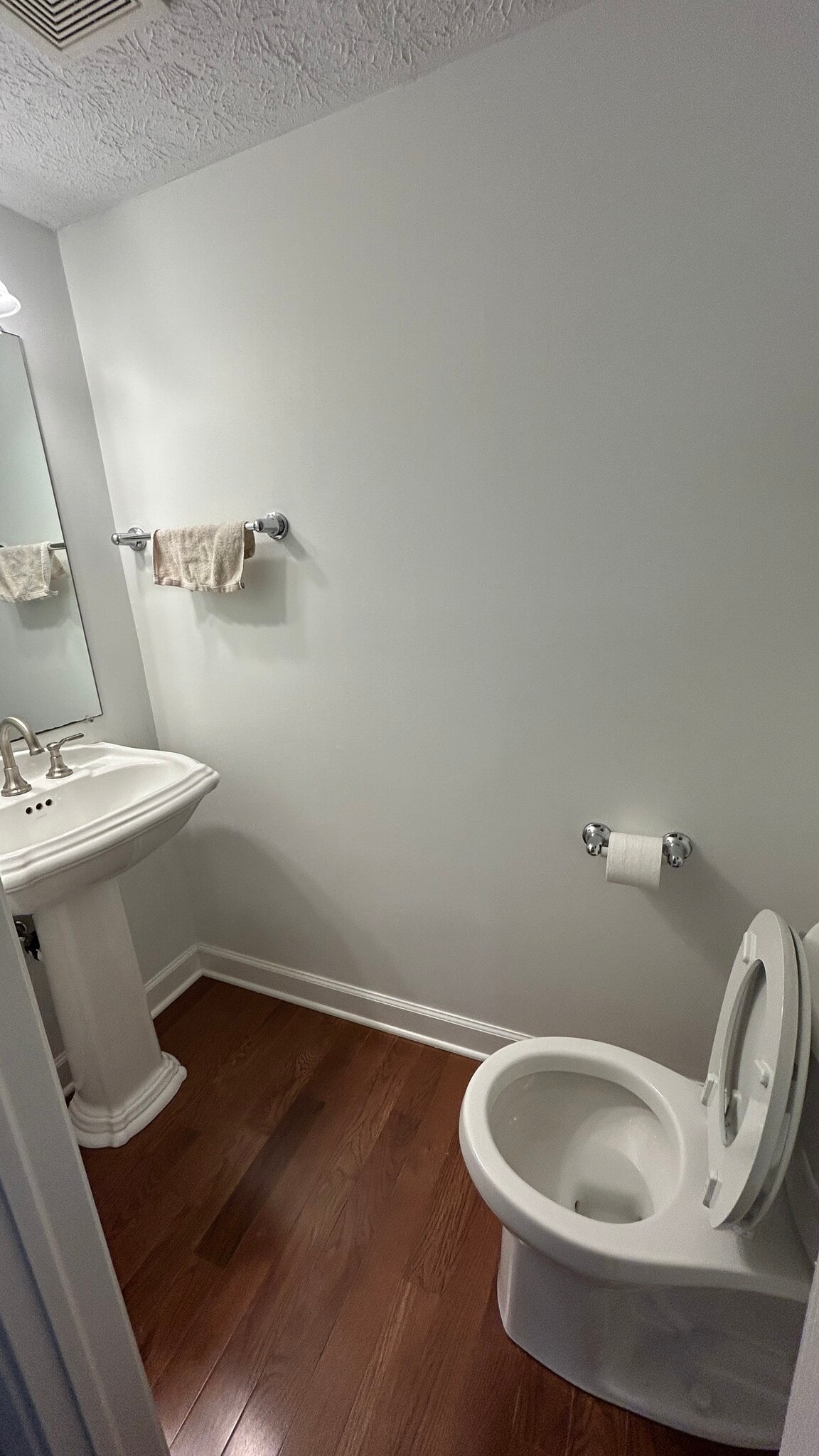 half bath on 1st floor - 4765 Drayton Rd
