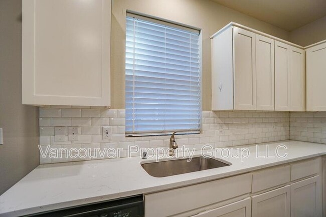 Building Photo - 9448 N Chestnut St